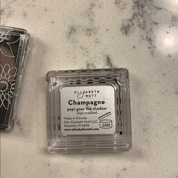 Eyeshadows - Picture 2 of 3